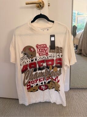 Abercrombie & Fitch White San Francisco 49ers Graphic Tee